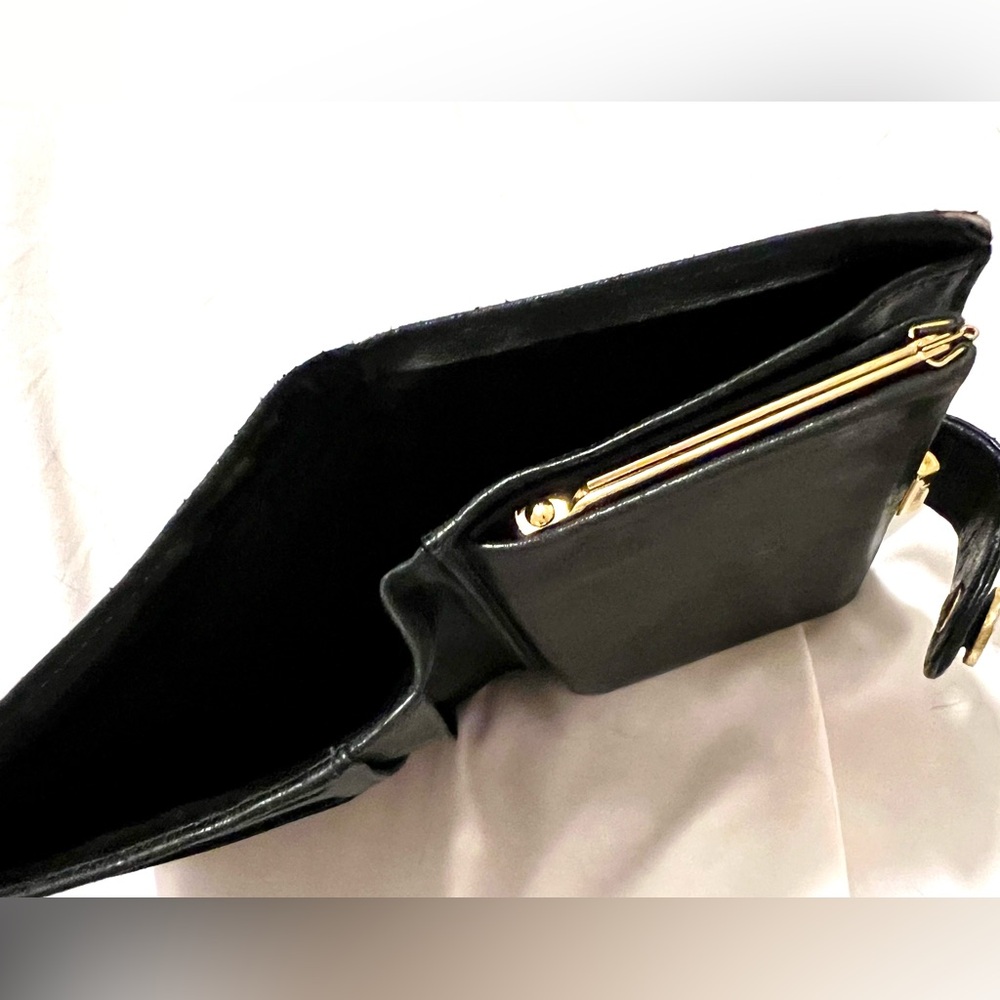 CHANEL Black Leather Compact Wallet with Gold Button - Picture 6 of 9